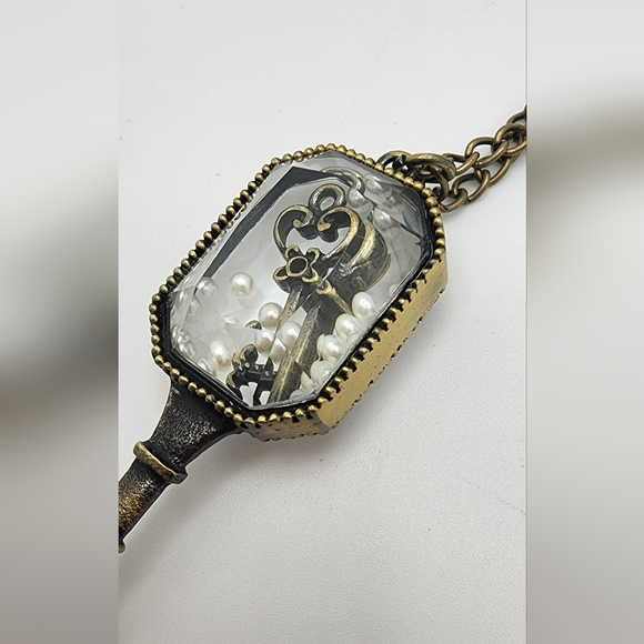 Vintage Key Pendant with Necklace. Brass Tone filled with Tiny Pearls. - Picture 4 of 7